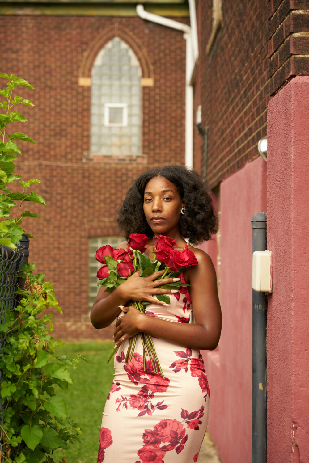 Blaire Crumbley holding a bouqet of roses