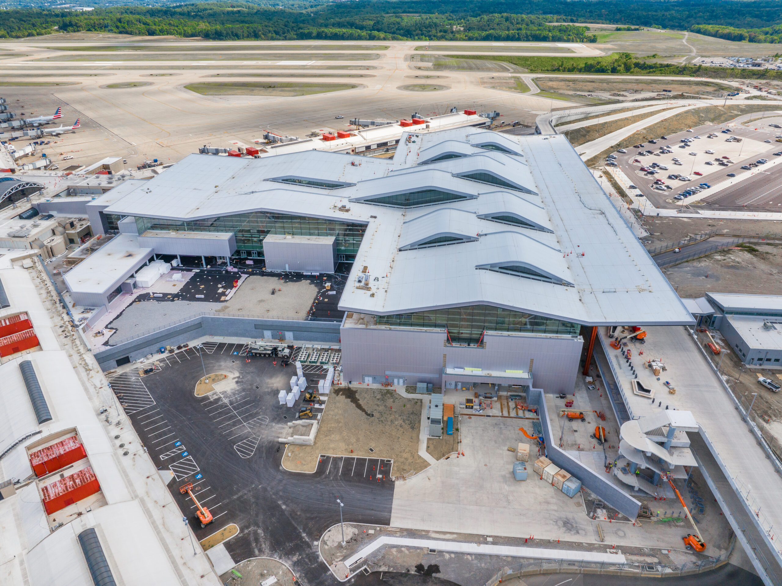 The new terminal’s undulating roof mimics the rolling hills of Western Pa.